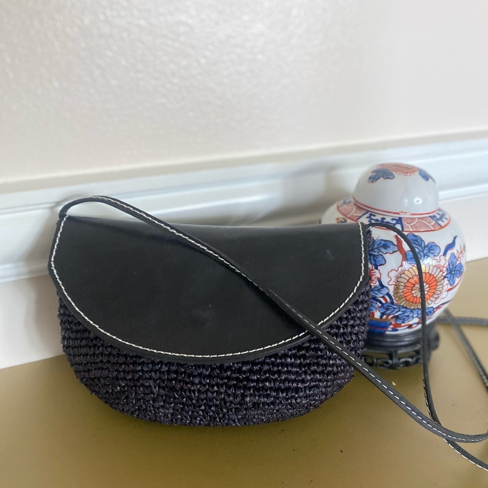 Handmade Onigo Raffia & leather cross body bag